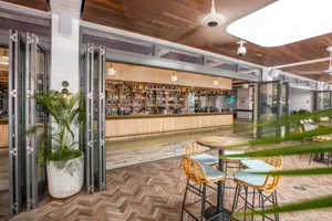 Commercial Windows & Doors - Cooktown Glass & Aluminium 