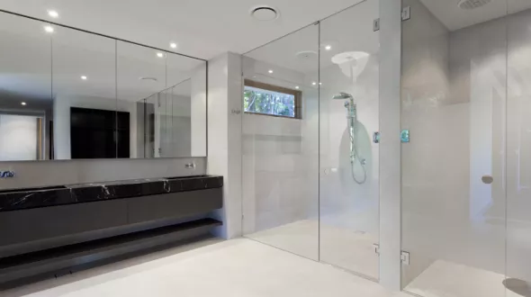 Shower Screens - Cooktown Glass & Aluminium